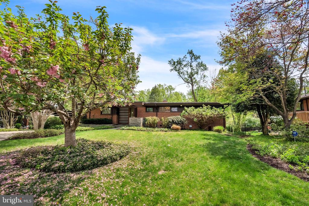 3302 SHIRLEY LANE