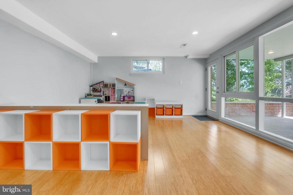 3302 SHIRLEY LANE