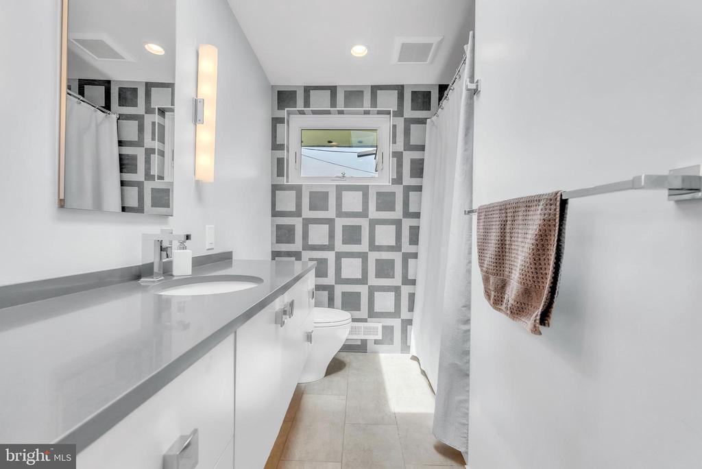 3302 SHIRLEY LANE