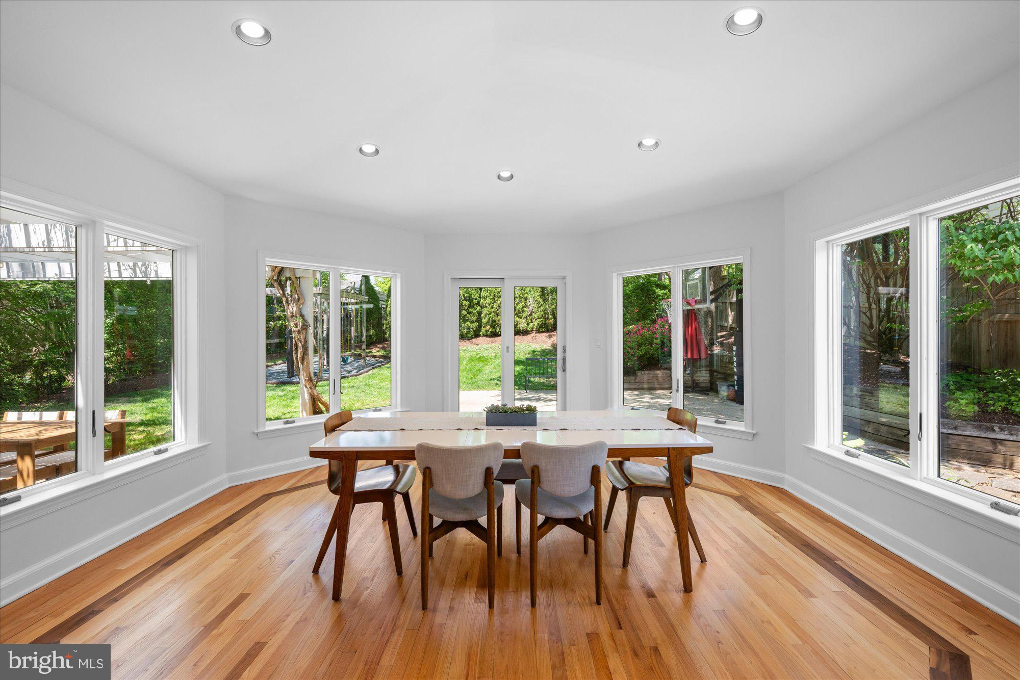 5129 BRADLEY BOULEVARD