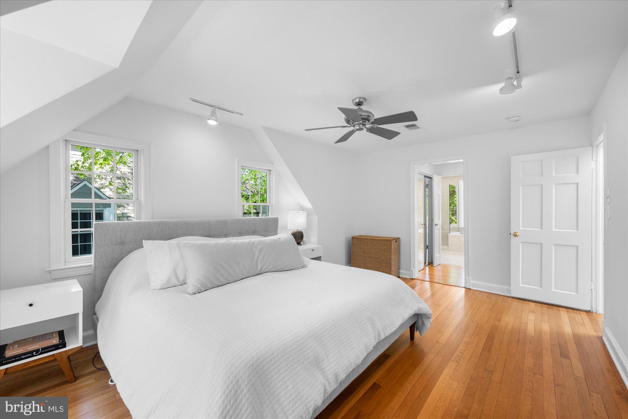 5129 BRADLEY BOULEVARD