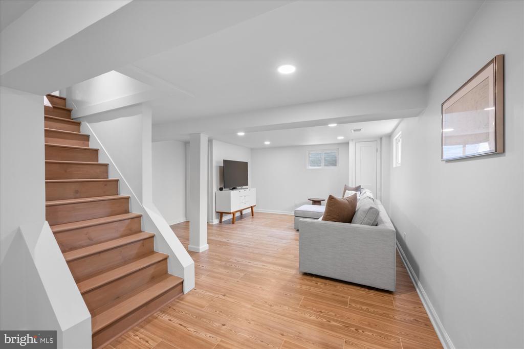 5129 BRADLEY BOULEVARD