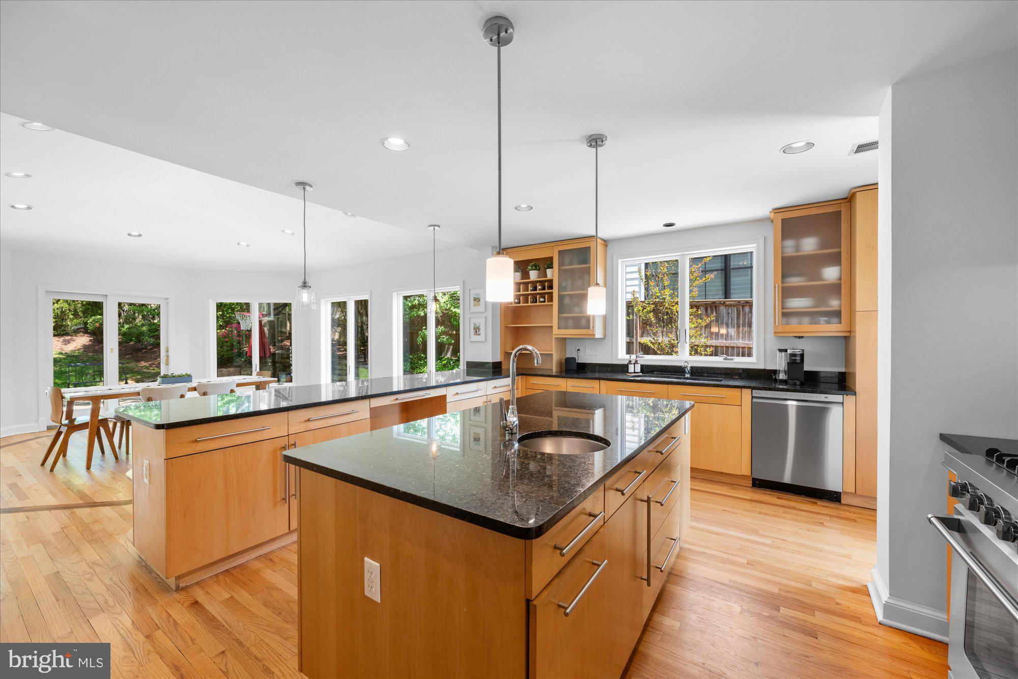 5129 BRADLEY BOULEVARD