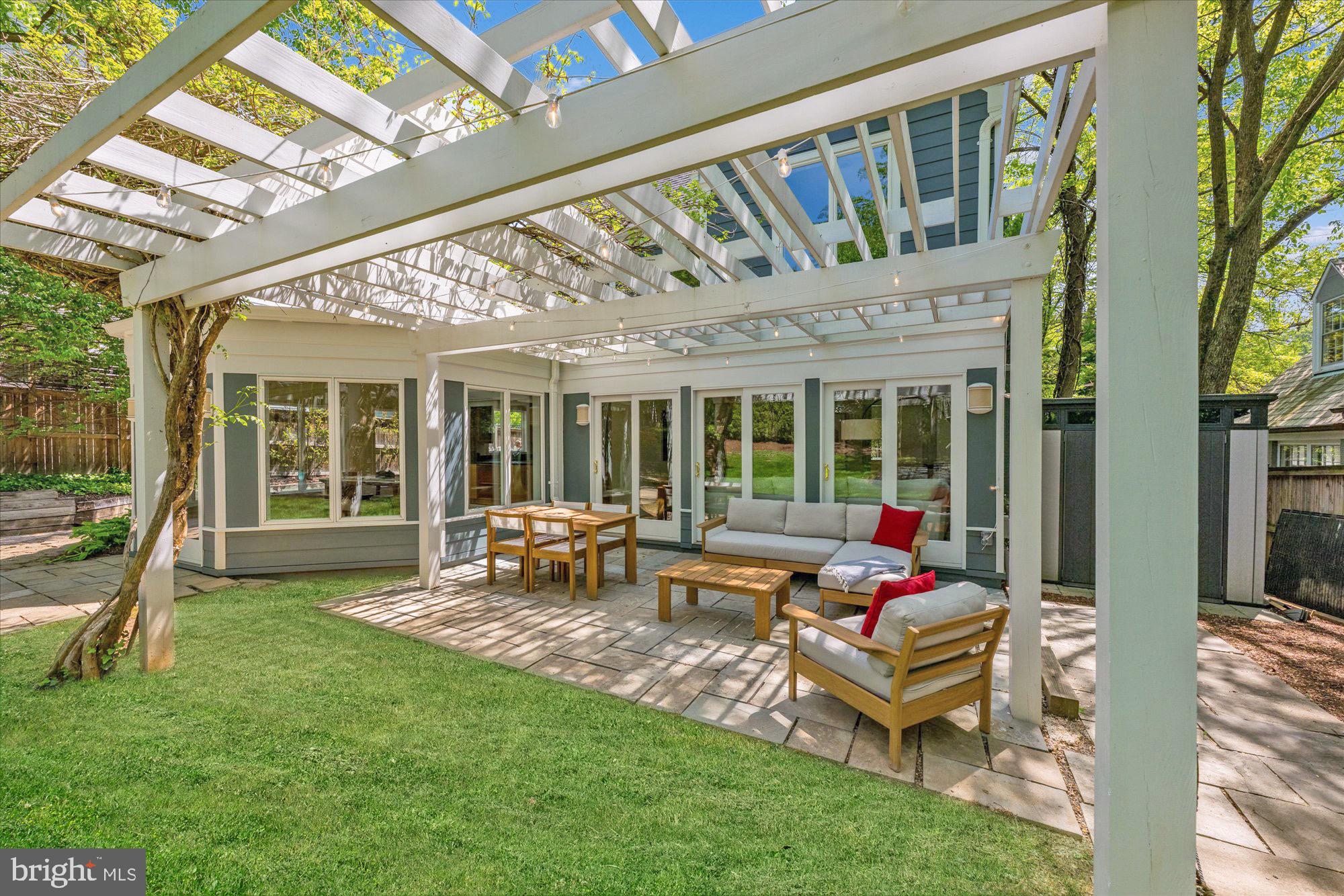 5129 BRADLEY BOULEVARD