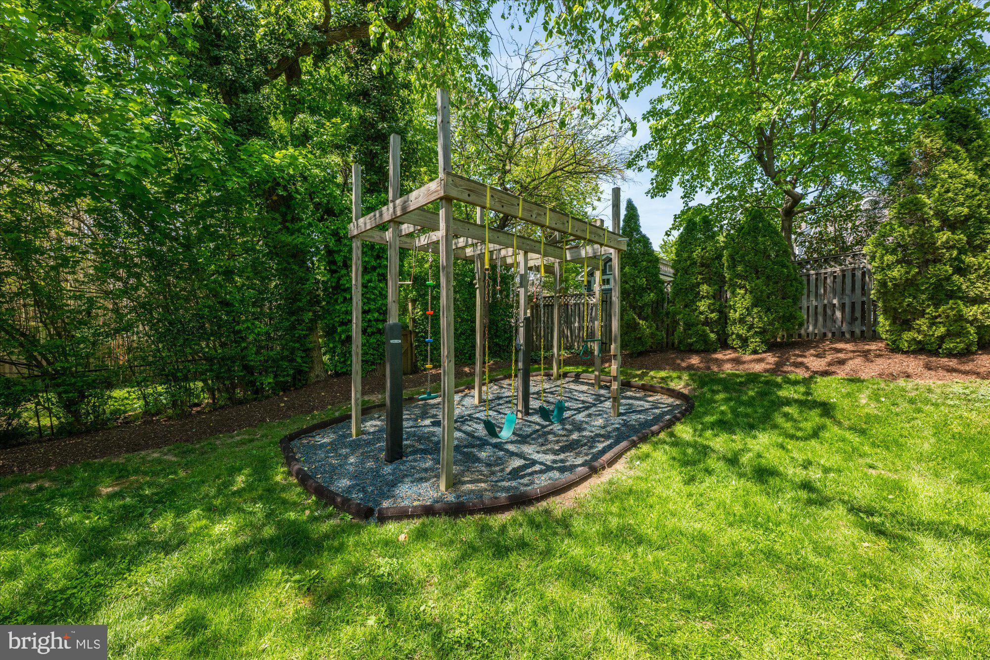 5129 BRADLEY BOULEVARD