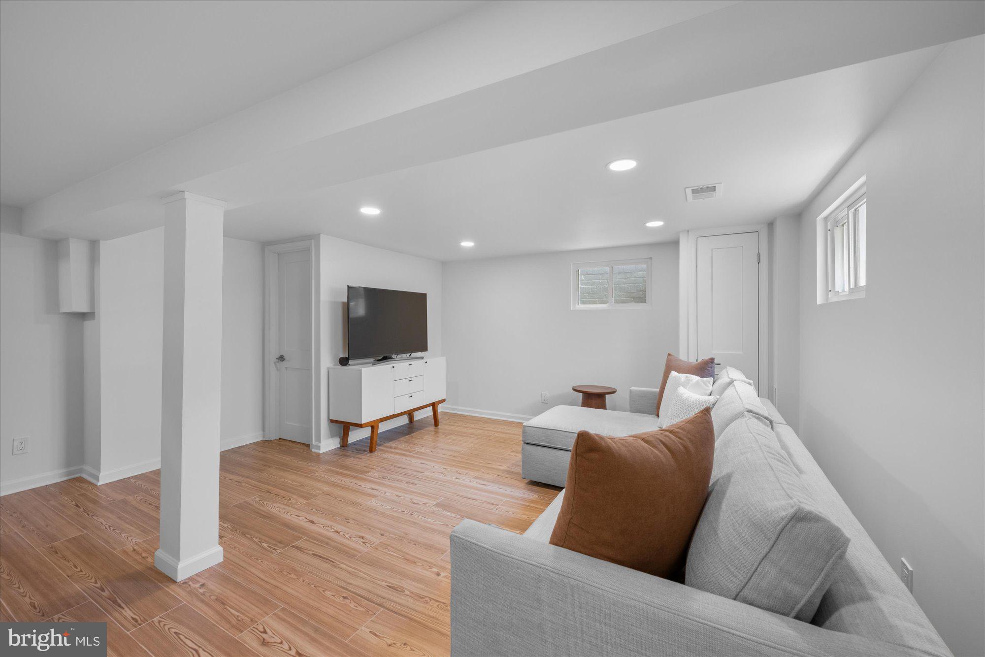 5129 BRADLEY BOULEVARD