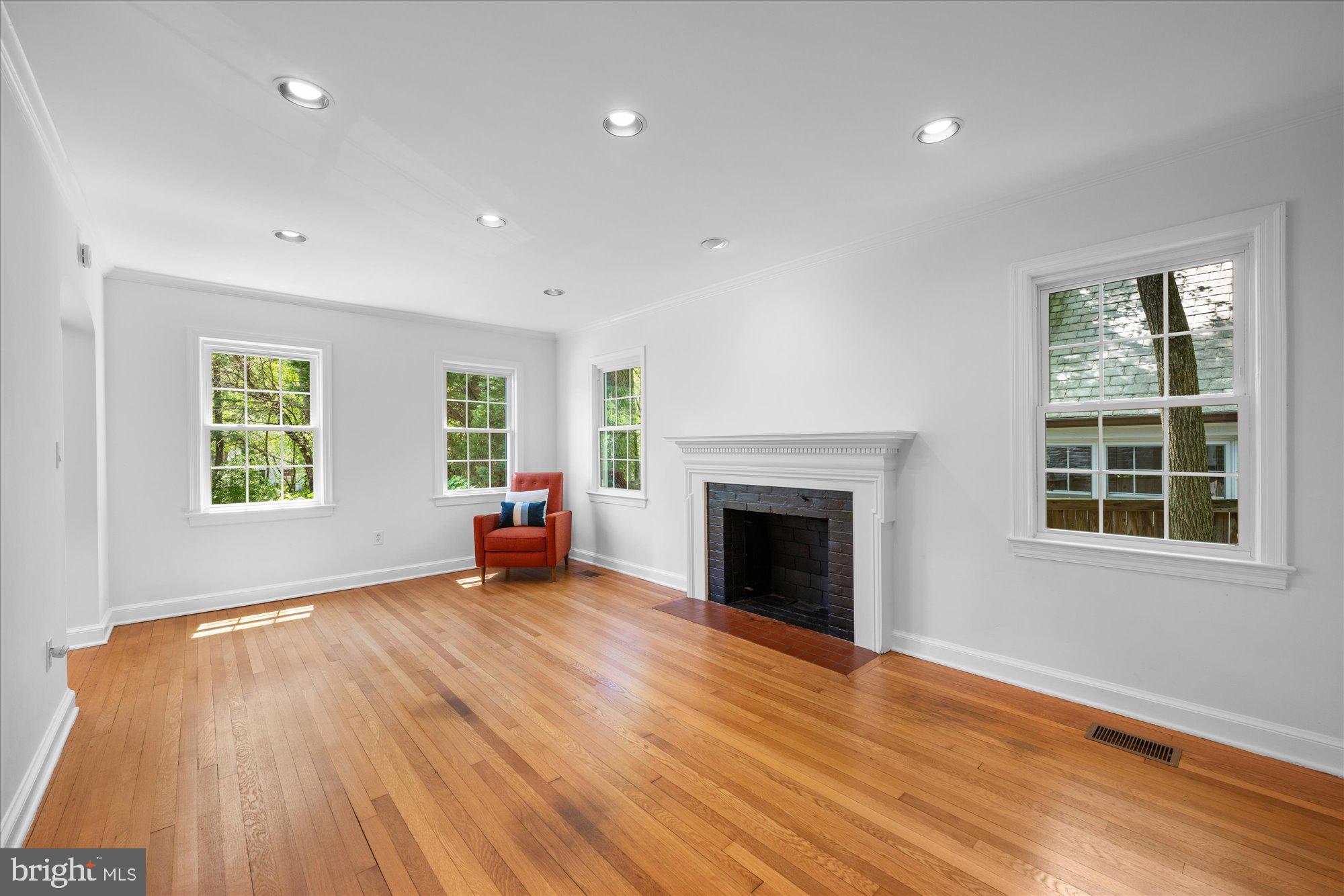 5129 BRADLEY BOULEVARD