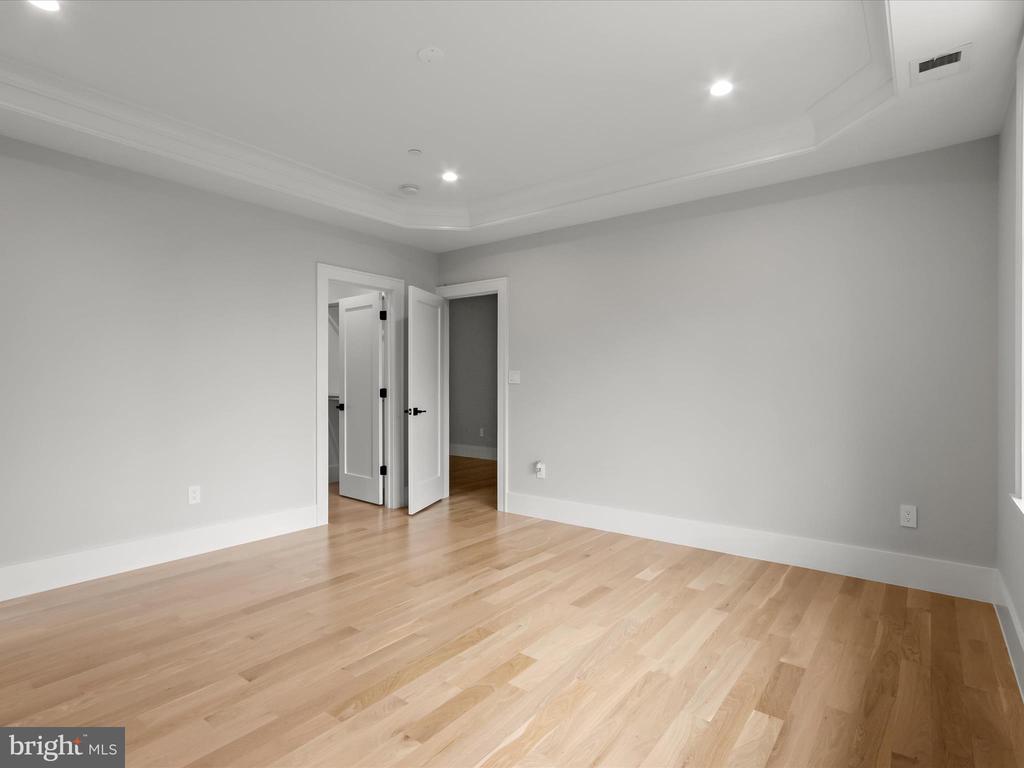 6815 BARR ROAD