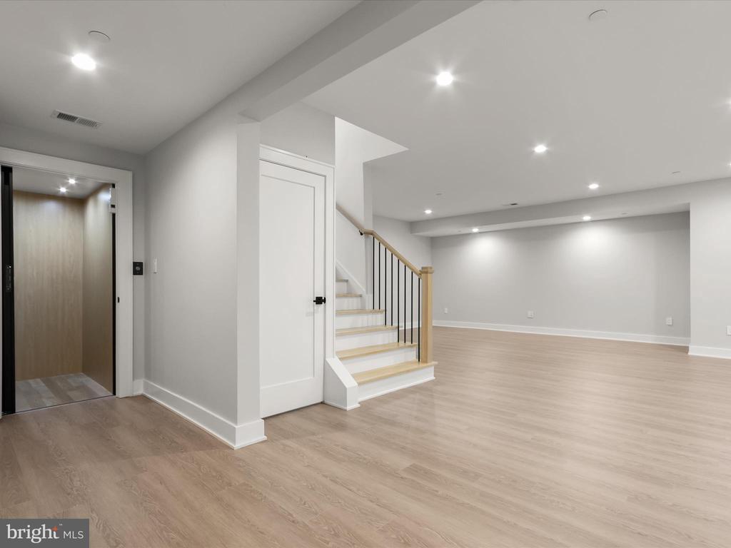 6815 BARR ROAD