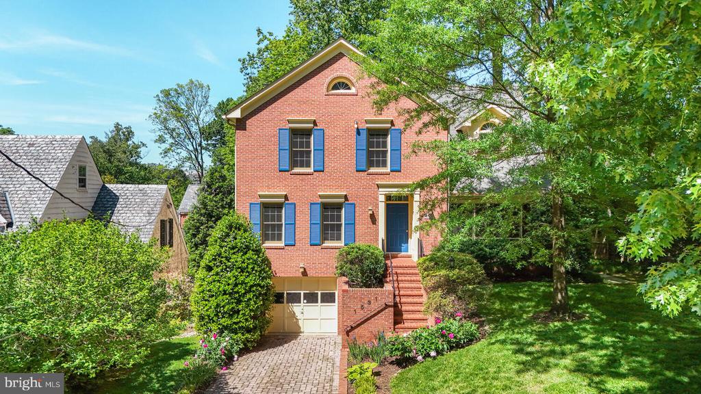 1531 LIVE OAK DRIVE