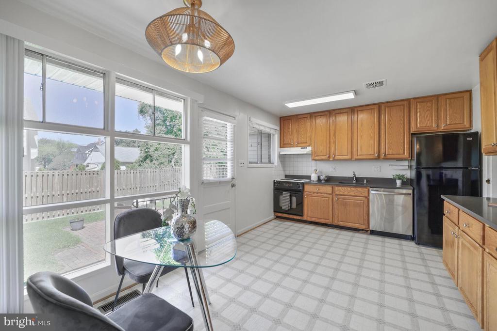 10008 SINNOTT DRIVE