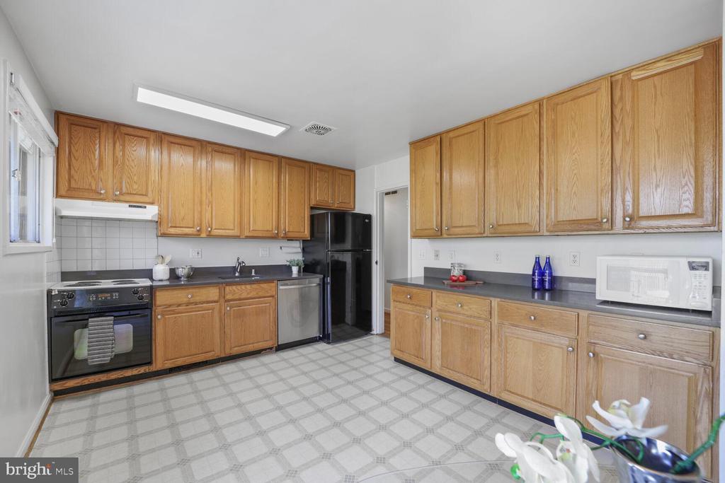 10008 SINNOTT DRIVE