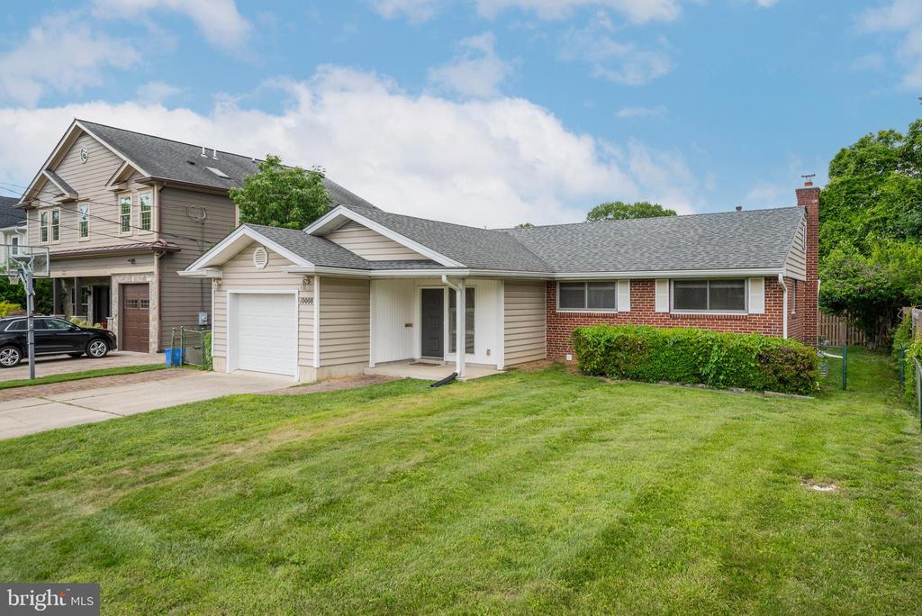 10008 SINNOTT DRIVE