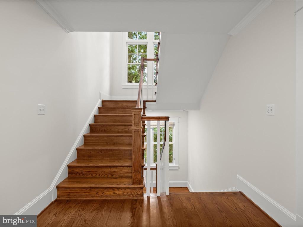 7504 MARBURY ROAD