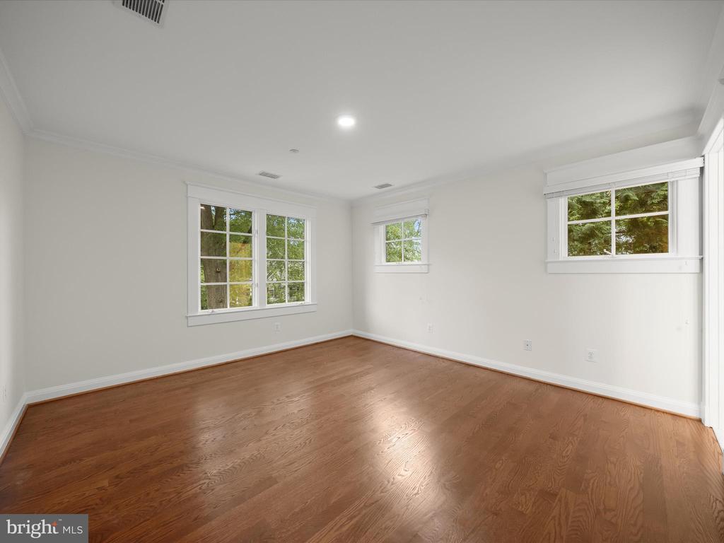 7504 MARBURY ROAD