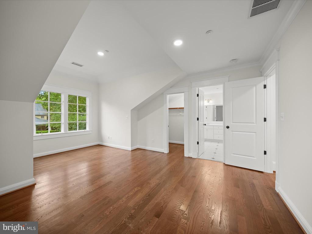 7504 MARBURY ROAD