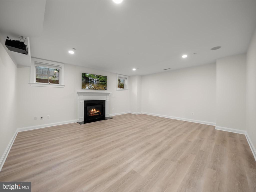 7504 MARBURY ROAD