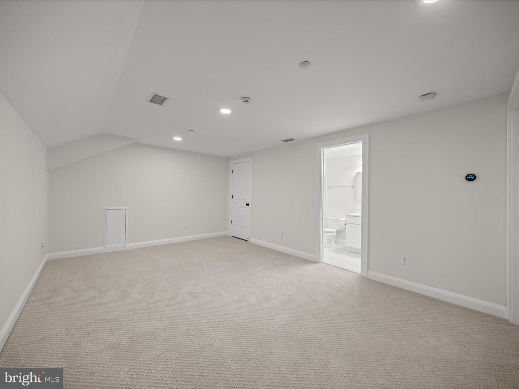 7504 MARBURY ROAD