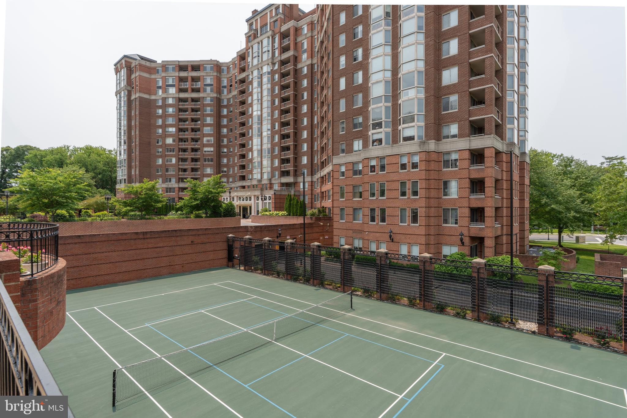 5809 NICHOLSON LANE 301