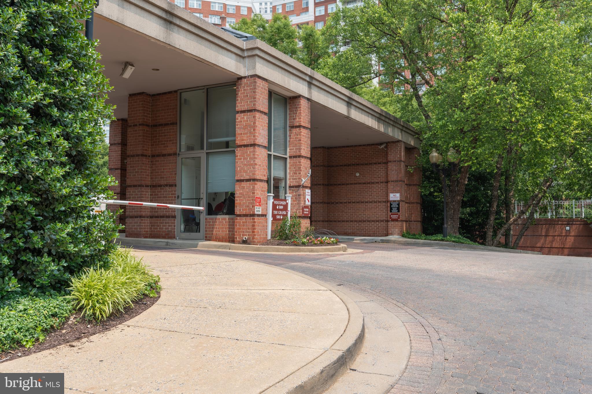 5809 NICHOLSON LANE 301