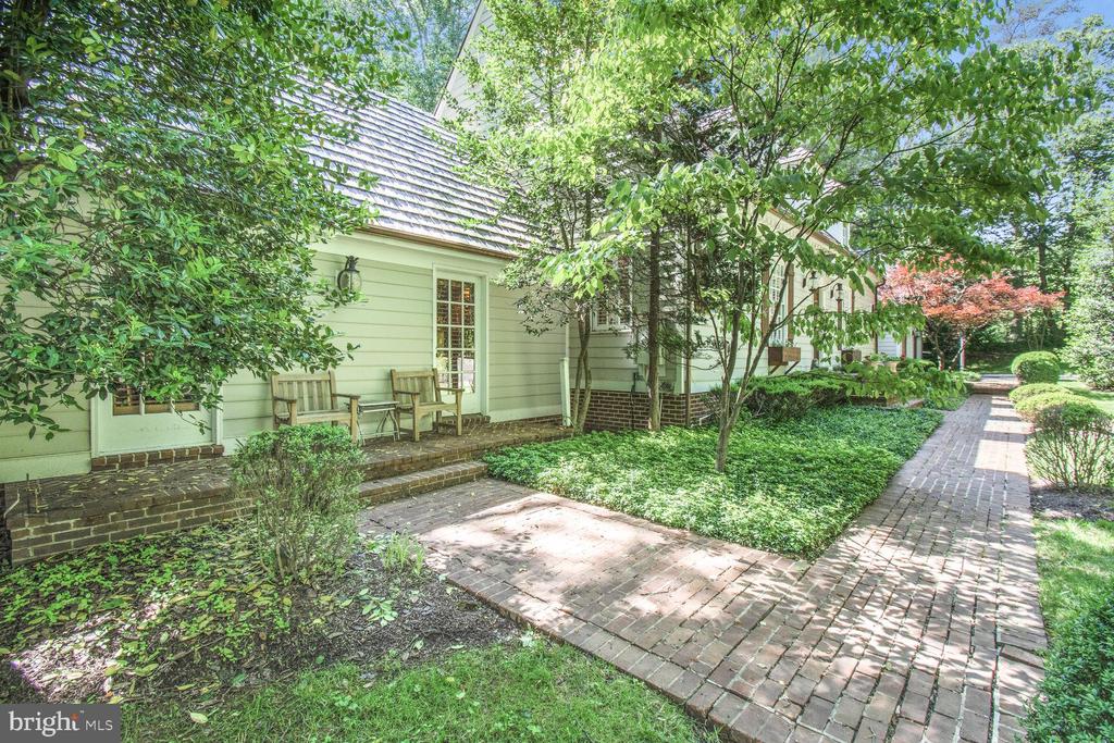 11801 GLEN MILL ROAD