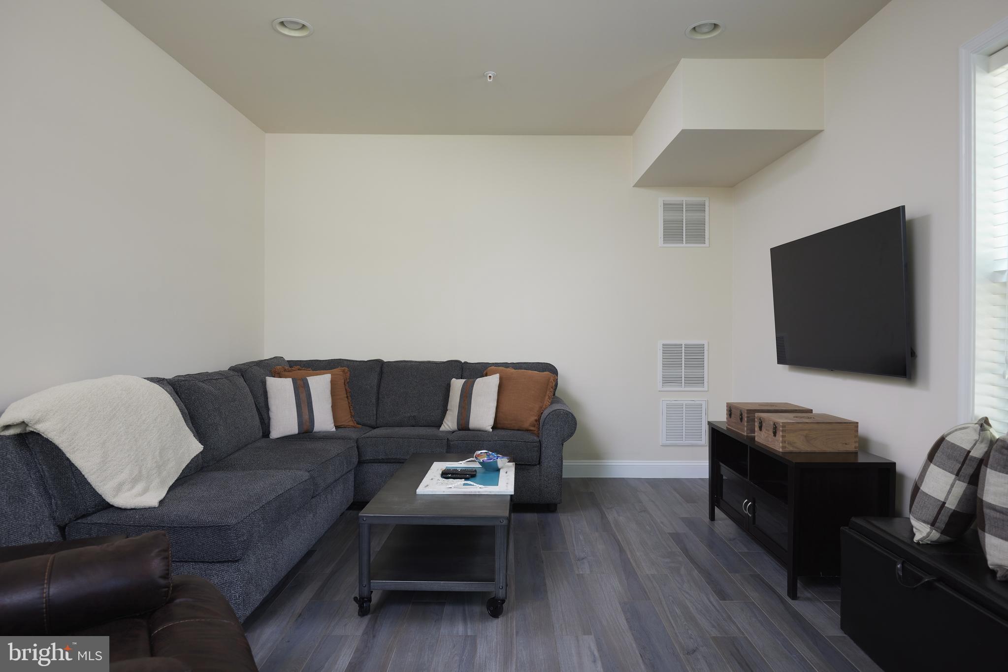 400 BLUE FLAX PLACE