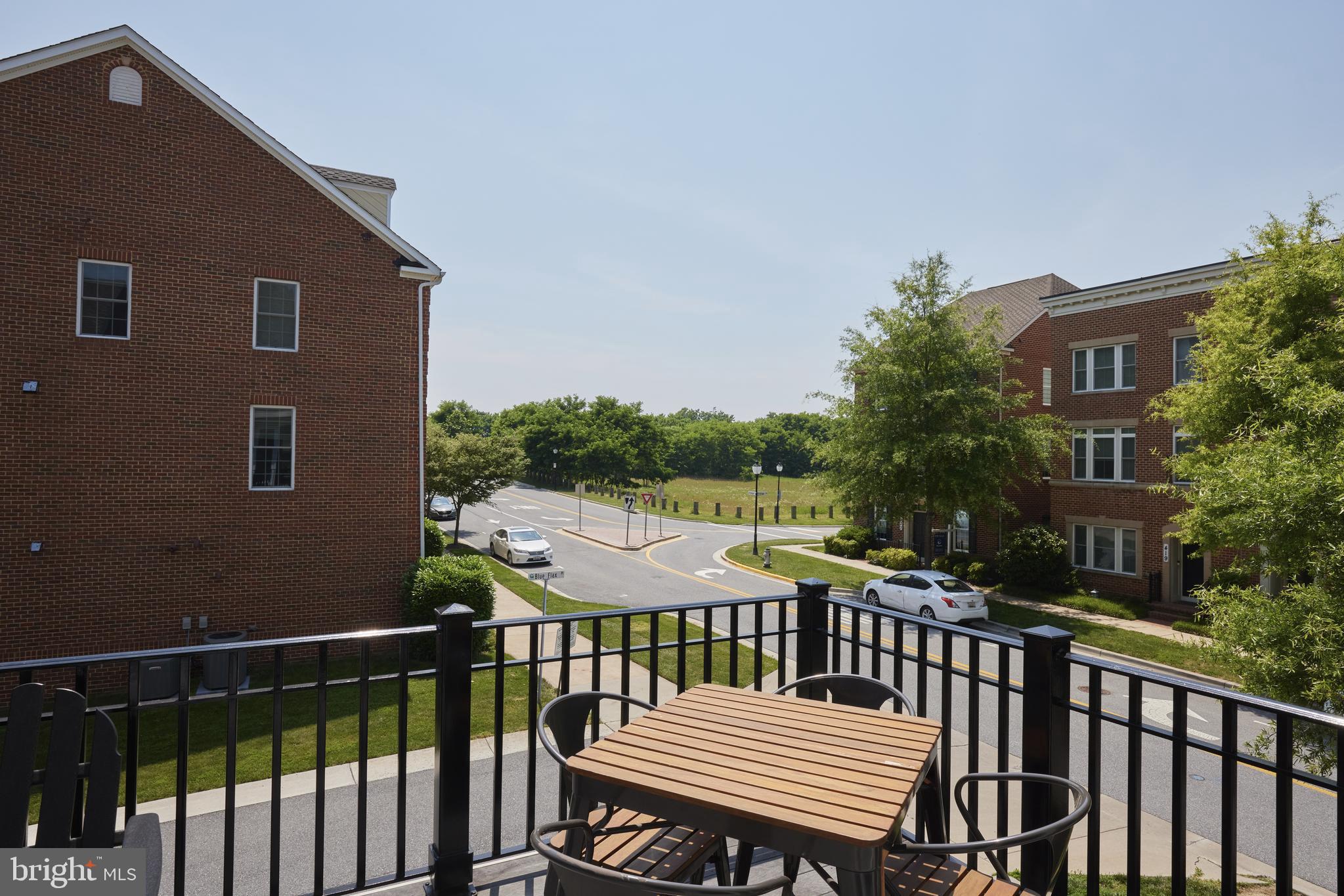 400 BLUE FLAX PLACE
