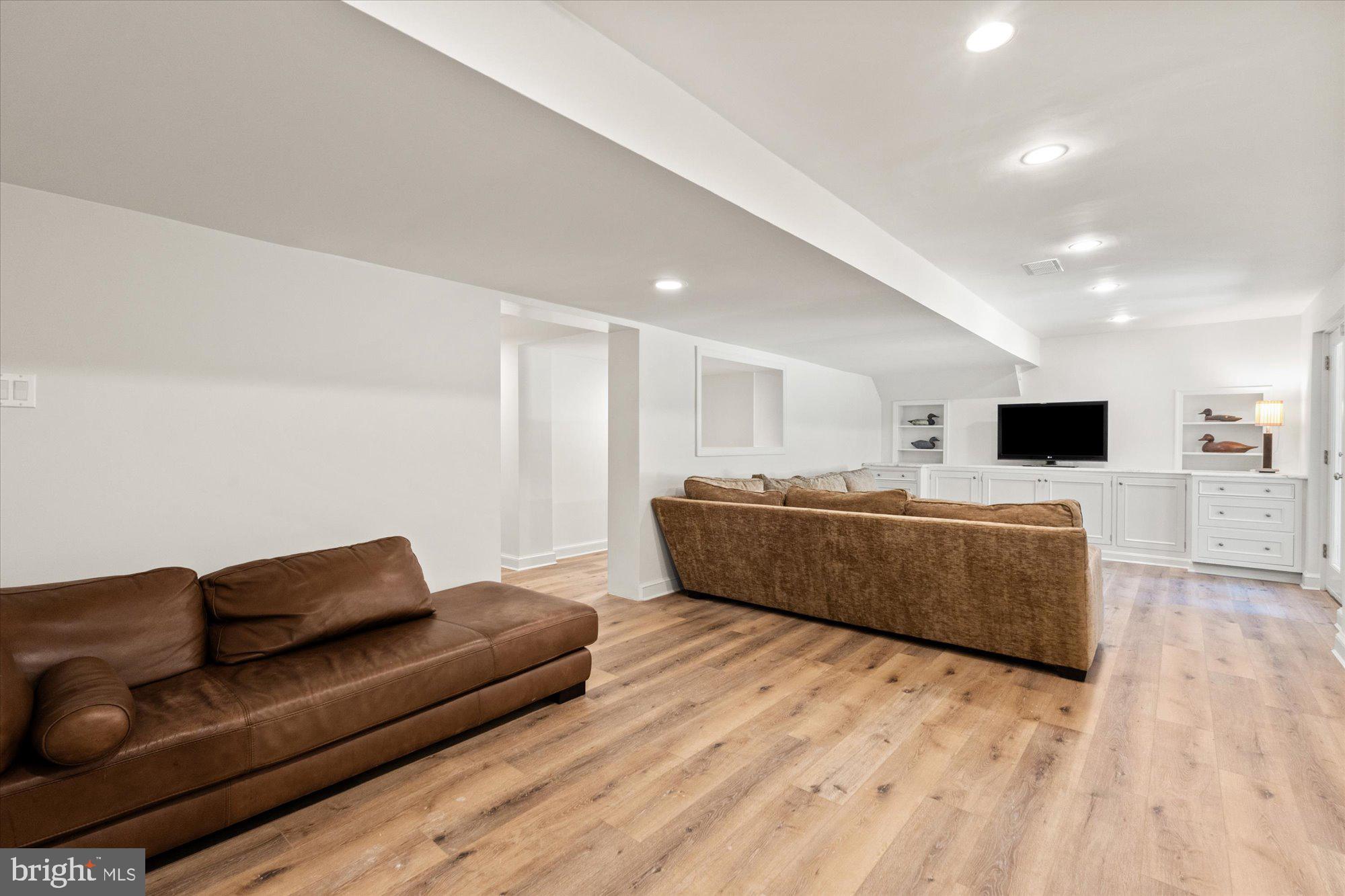 8519 LONGFELLOW PLACE