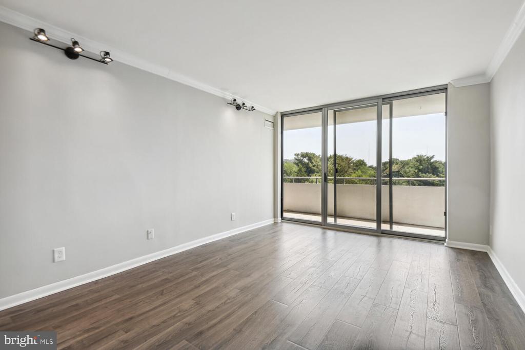 5101 RIVER ROAD 910