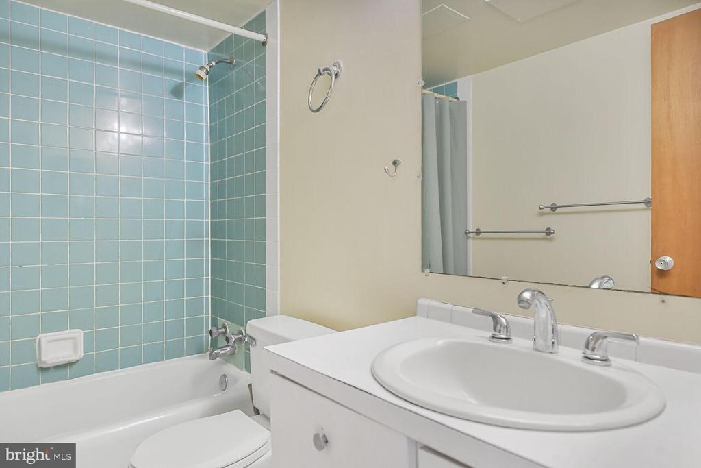 7505 DEMOCRACY BOULEVARD A-422