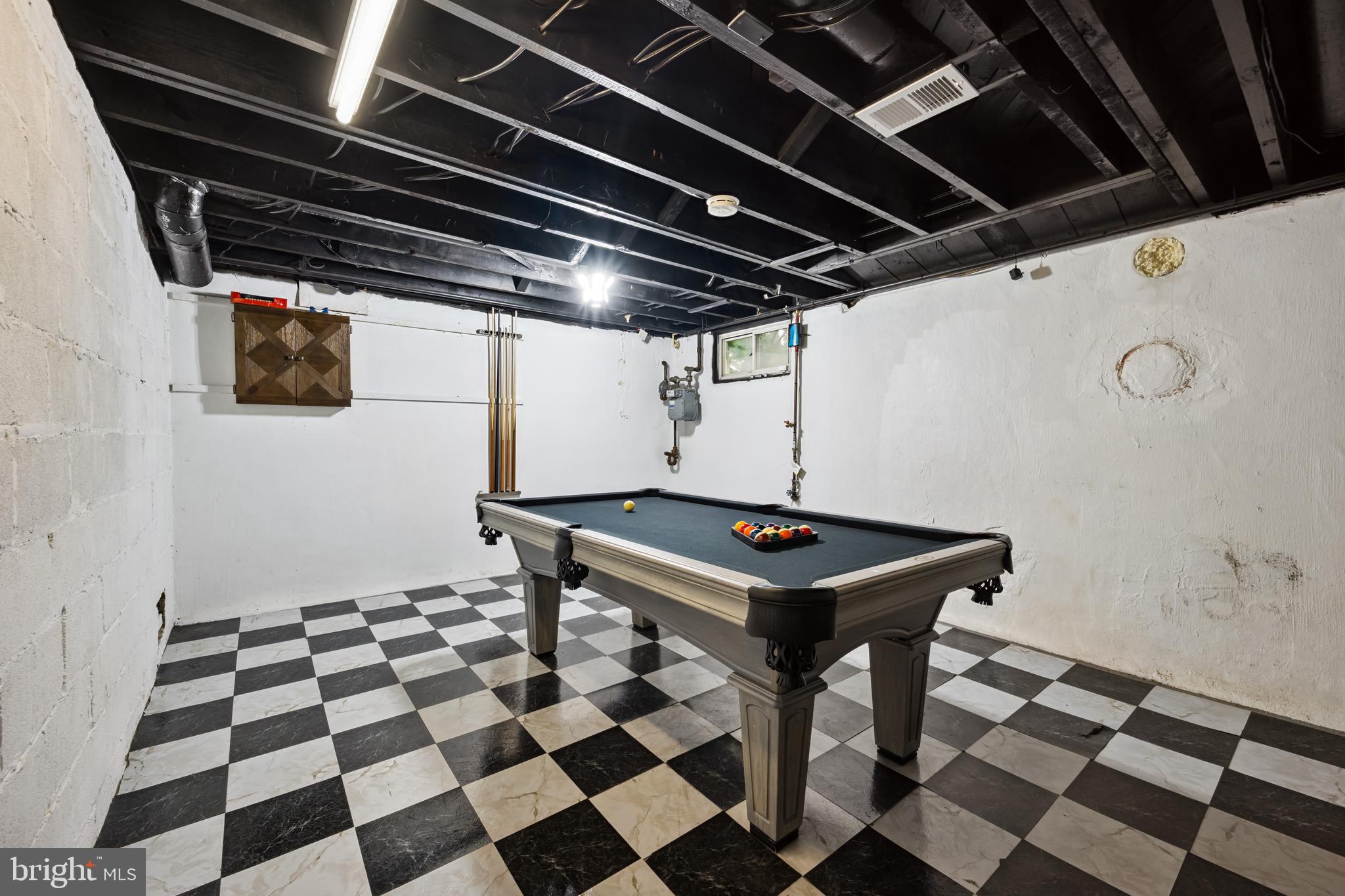 205 UNIVERSITY BOULEVARD W