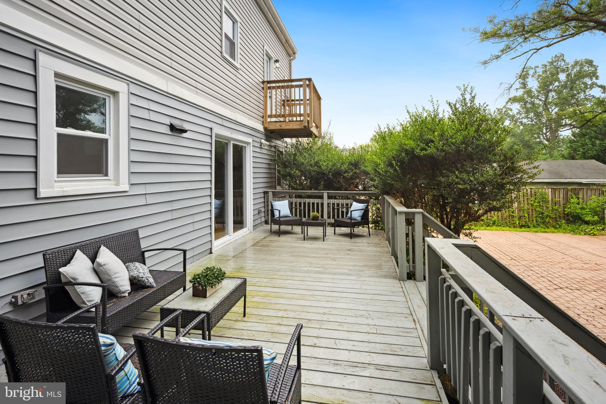 205 UNIVERSITY BOULEVARD W