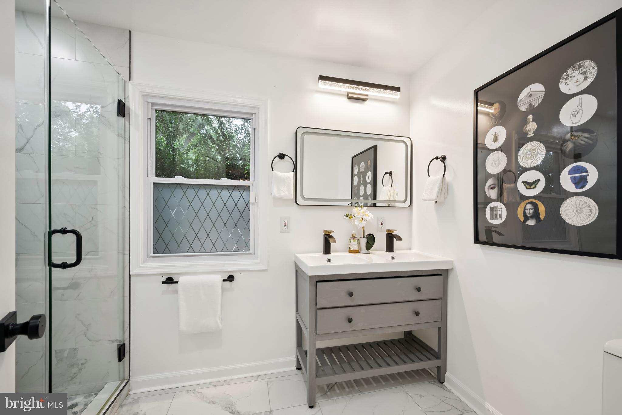 205 UNIVERSITY BOULEVARD W