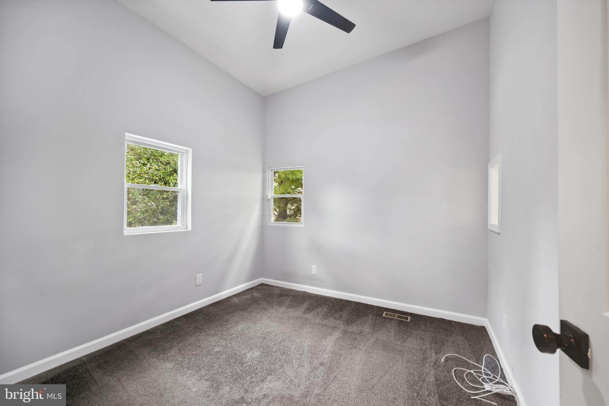 205 UNIVERSITY BOULEVARD W