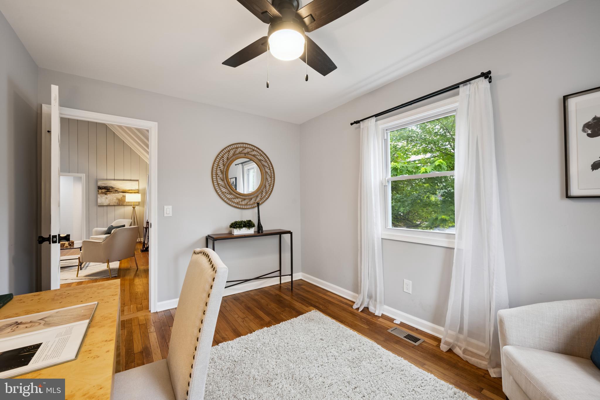 205 UNIVERSITY BOULEVARD W