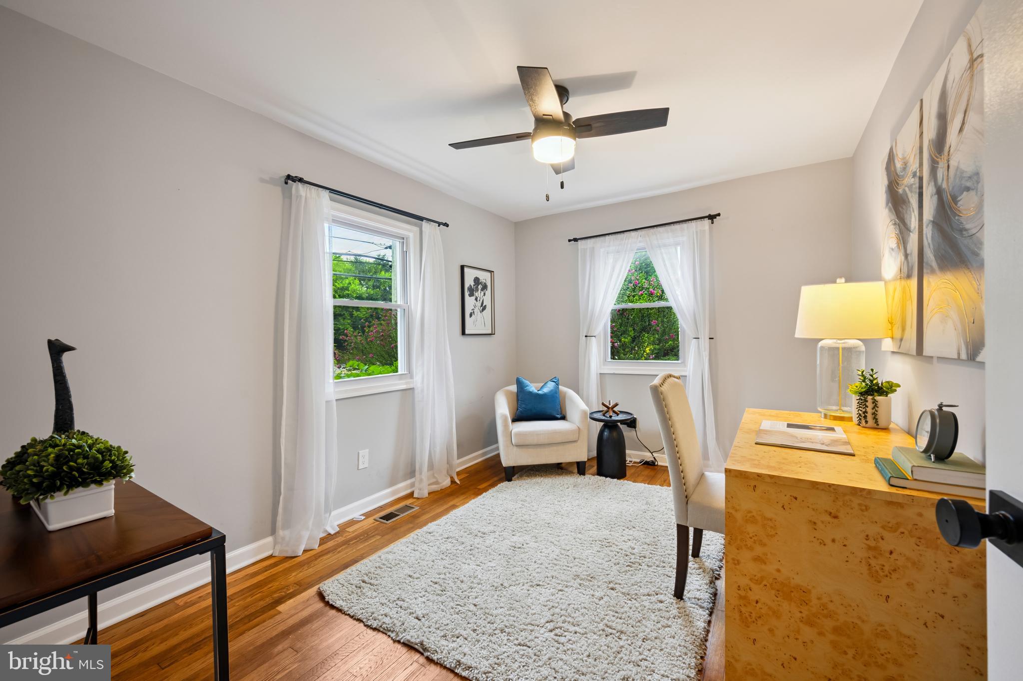 205 UNIVERSITY BOULEVARD W