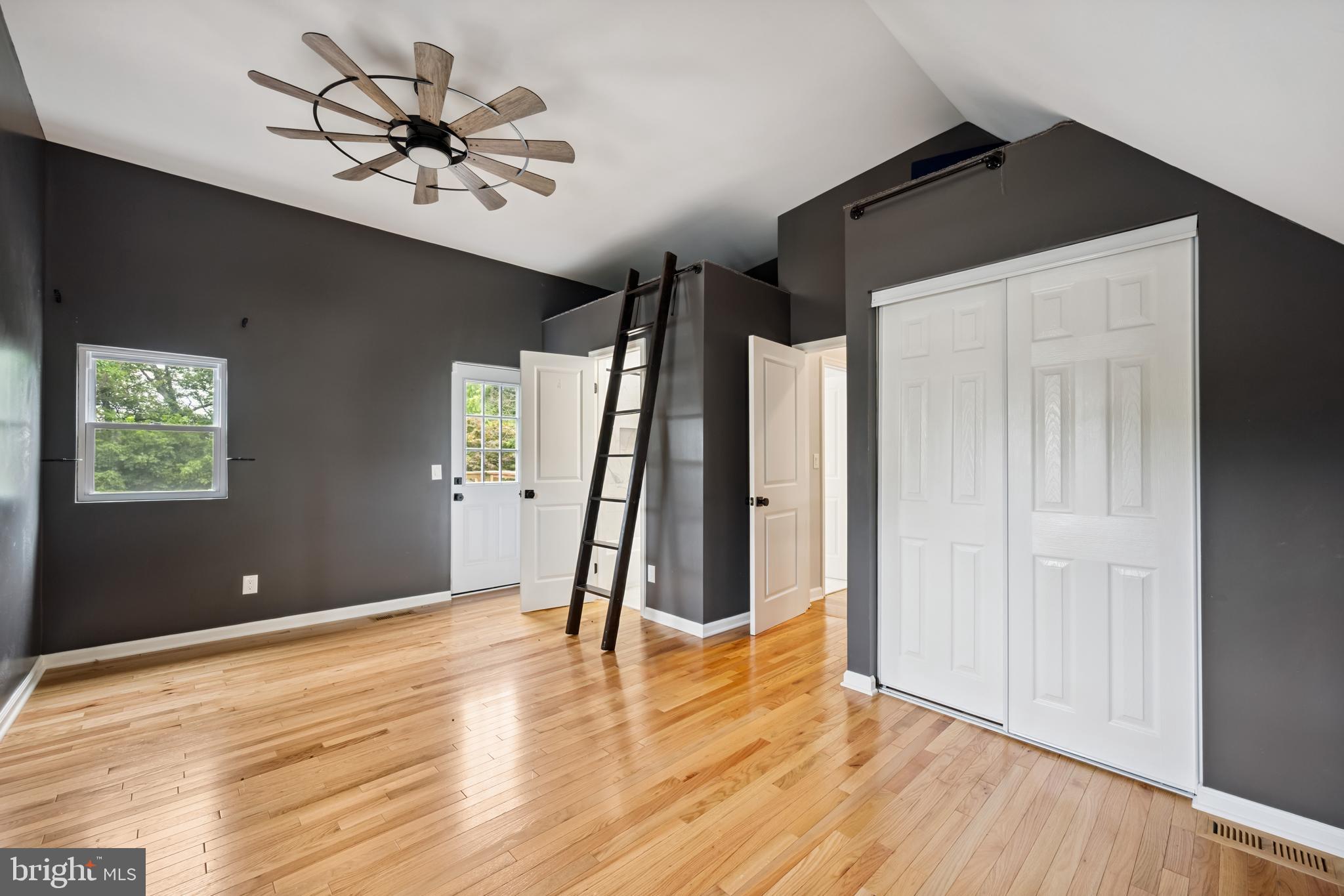 205 UNIVERSITY BOULEVARD W