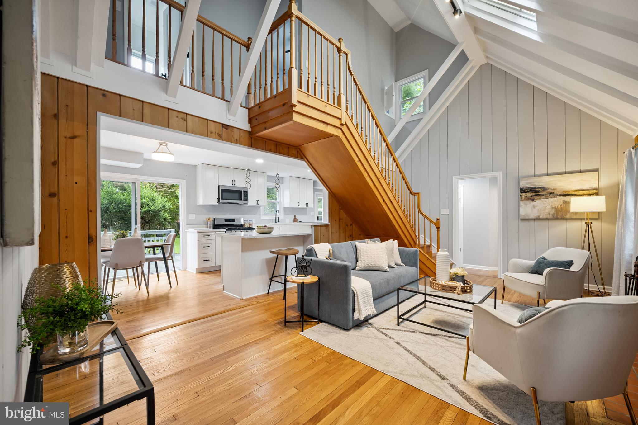 205 UNIVERSITY BOULEVARD W