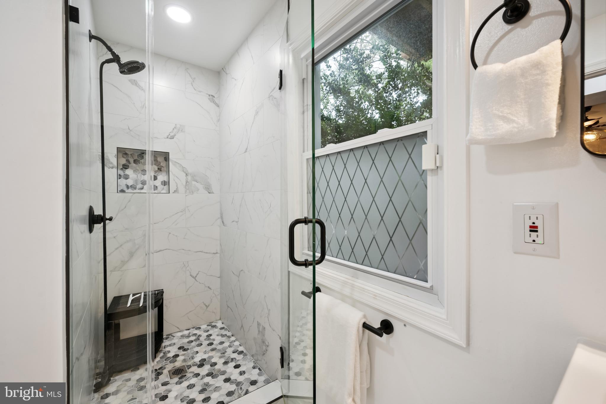 205 UNIVERSITY BOULEVARD W