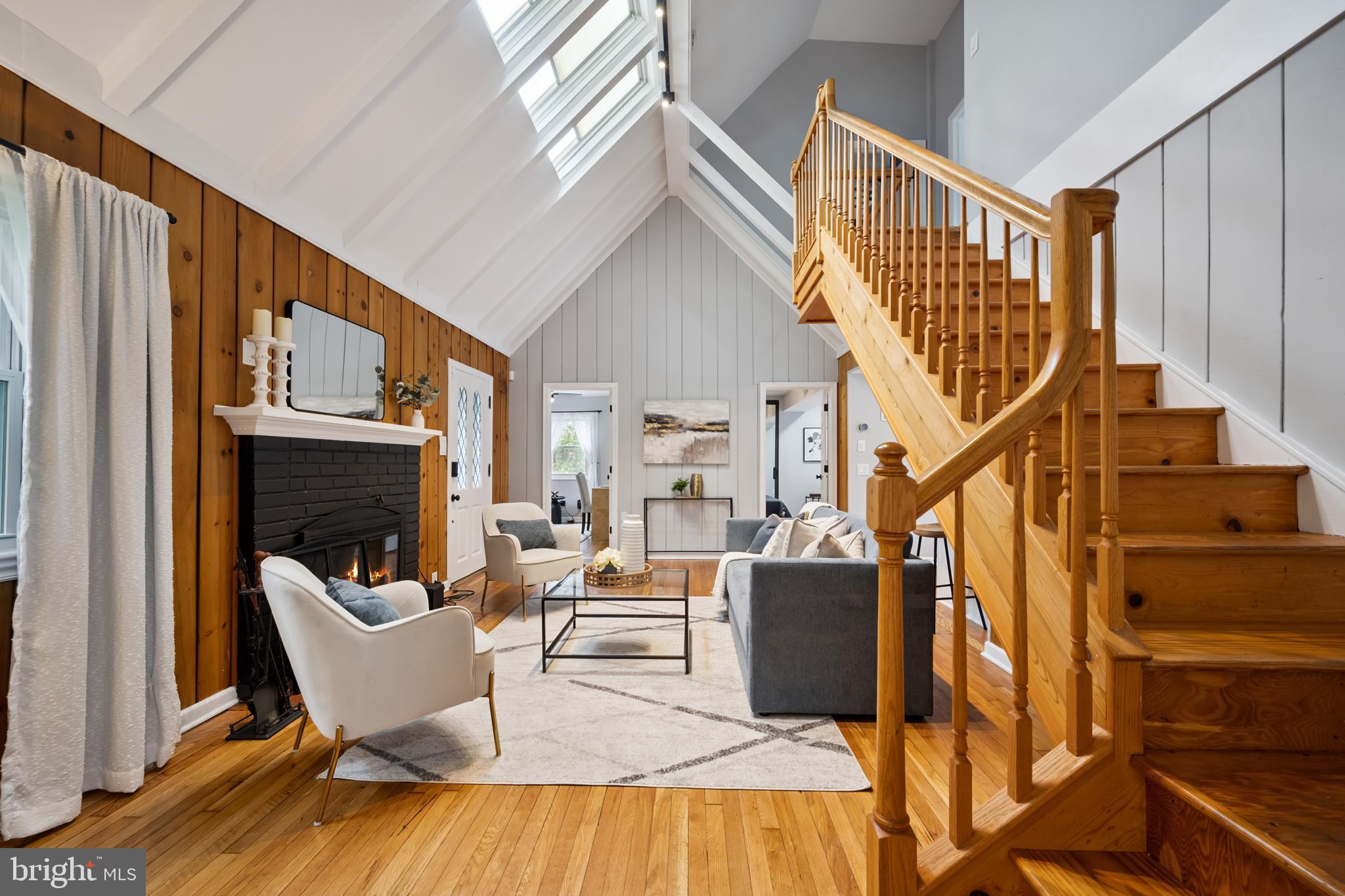 205 UNIVERSITY BOULEVARD W