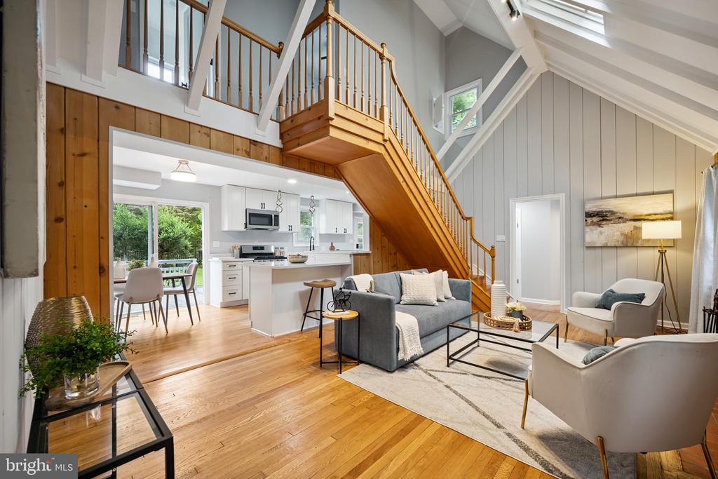 205 UNIVERSITY BOULEVARD W