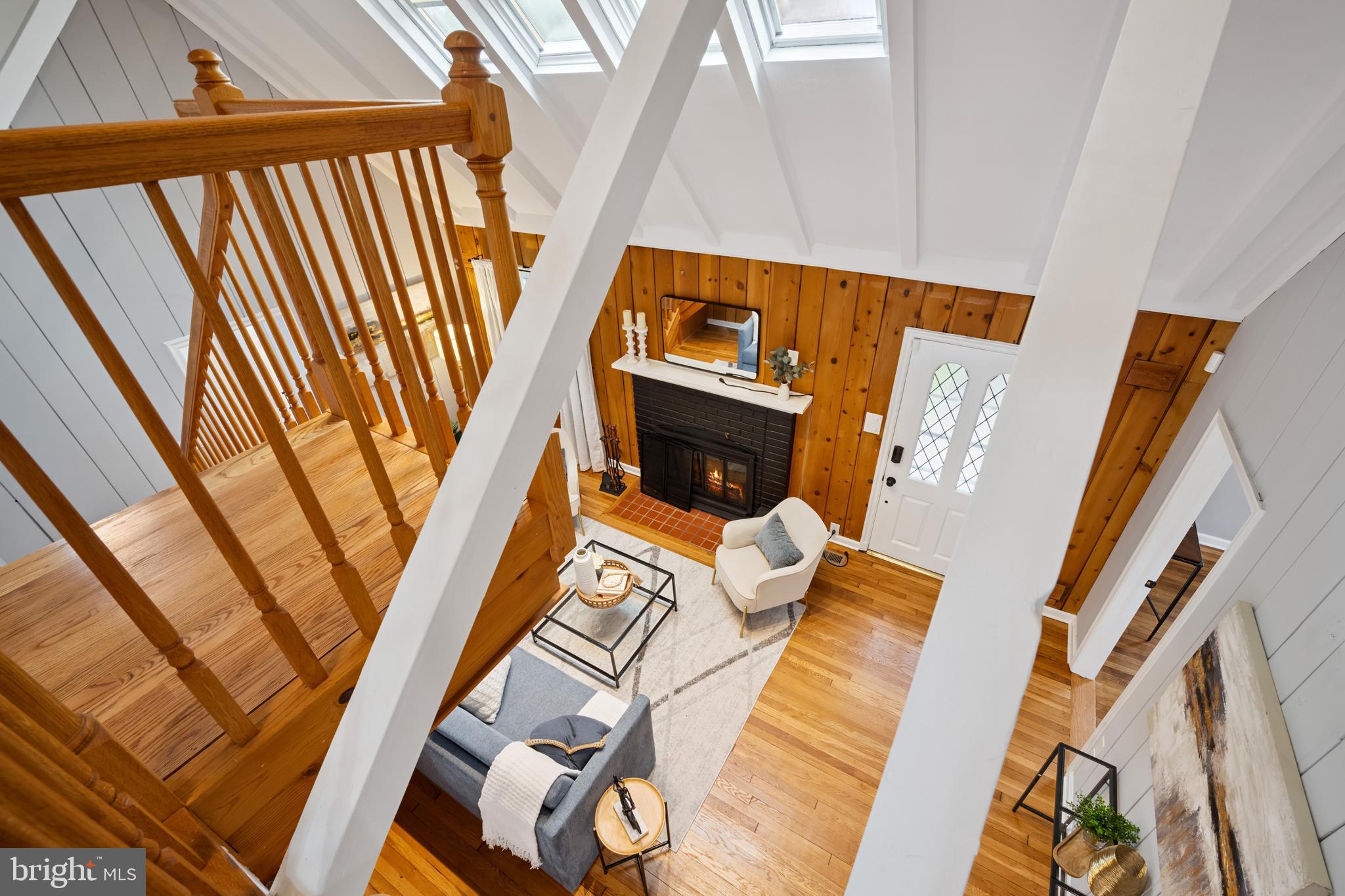 205 UNIVERSITY BOULEVARD W