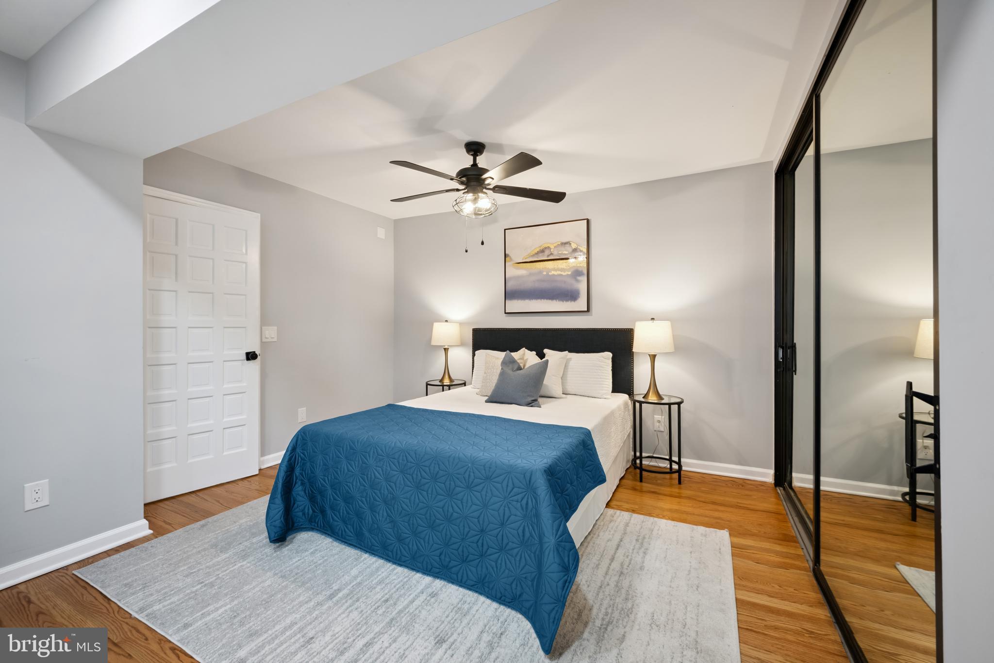 205 UNIVERSITY BOULEVARD W