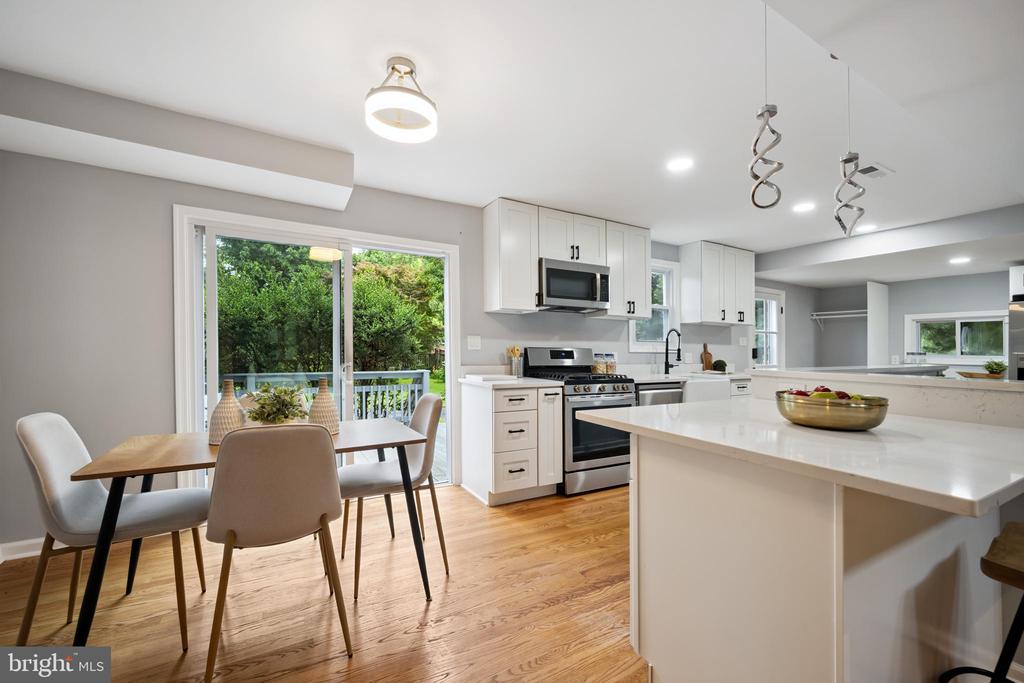 205 UNIVERSITY BOULEVARD W