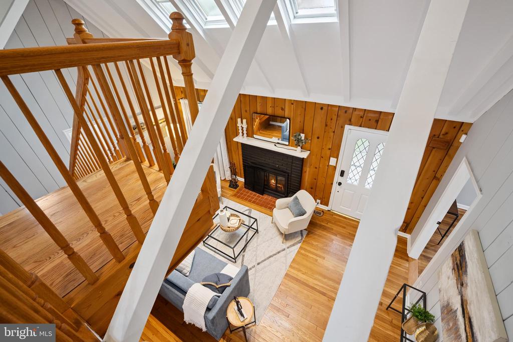 205 UNIVERSITY BOULEVARD W