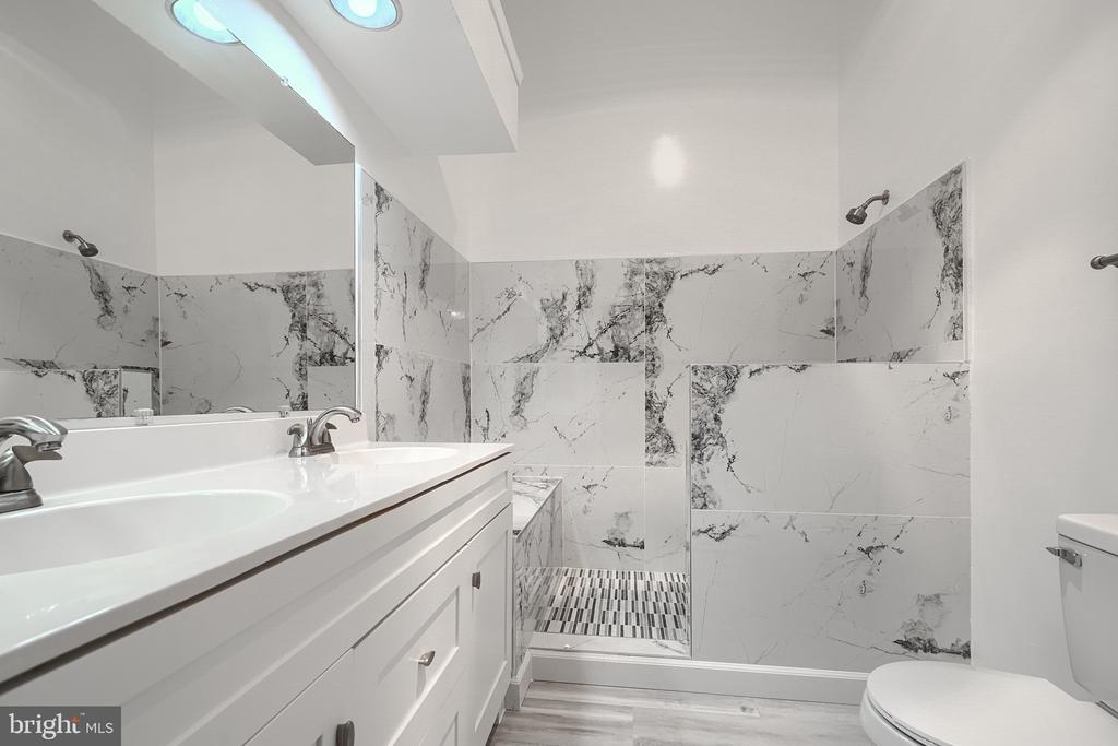3315 SIR THOMAS DRIVE 4-B-43