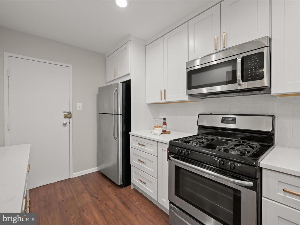 10625 MONTROSE AVENUE 103