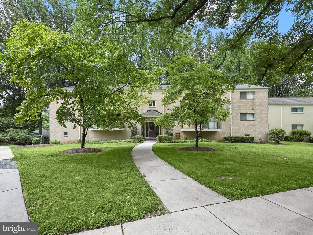 10625 MONTROSE AVENUE 103