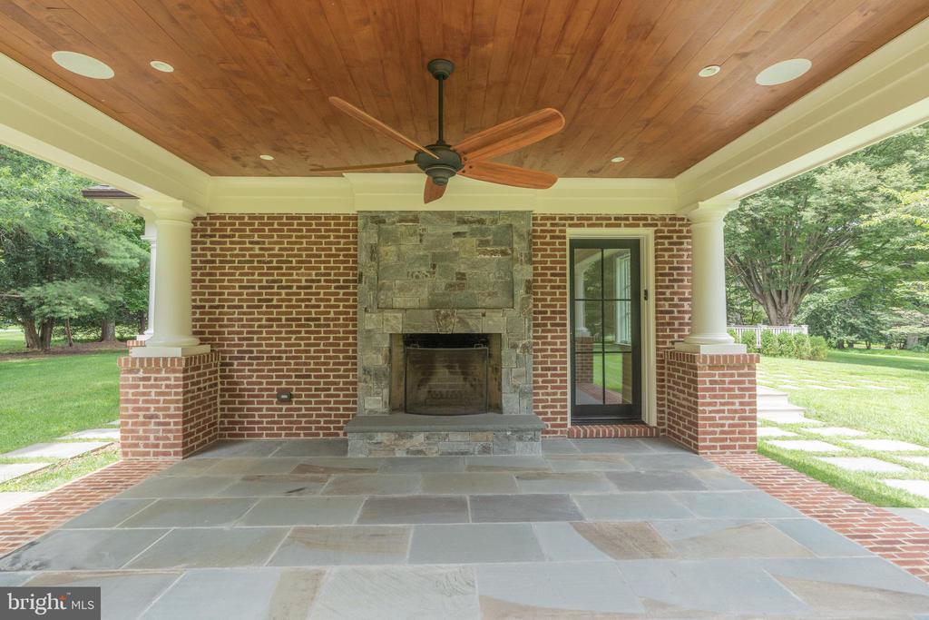 8908 HOLLY LEAF LANE