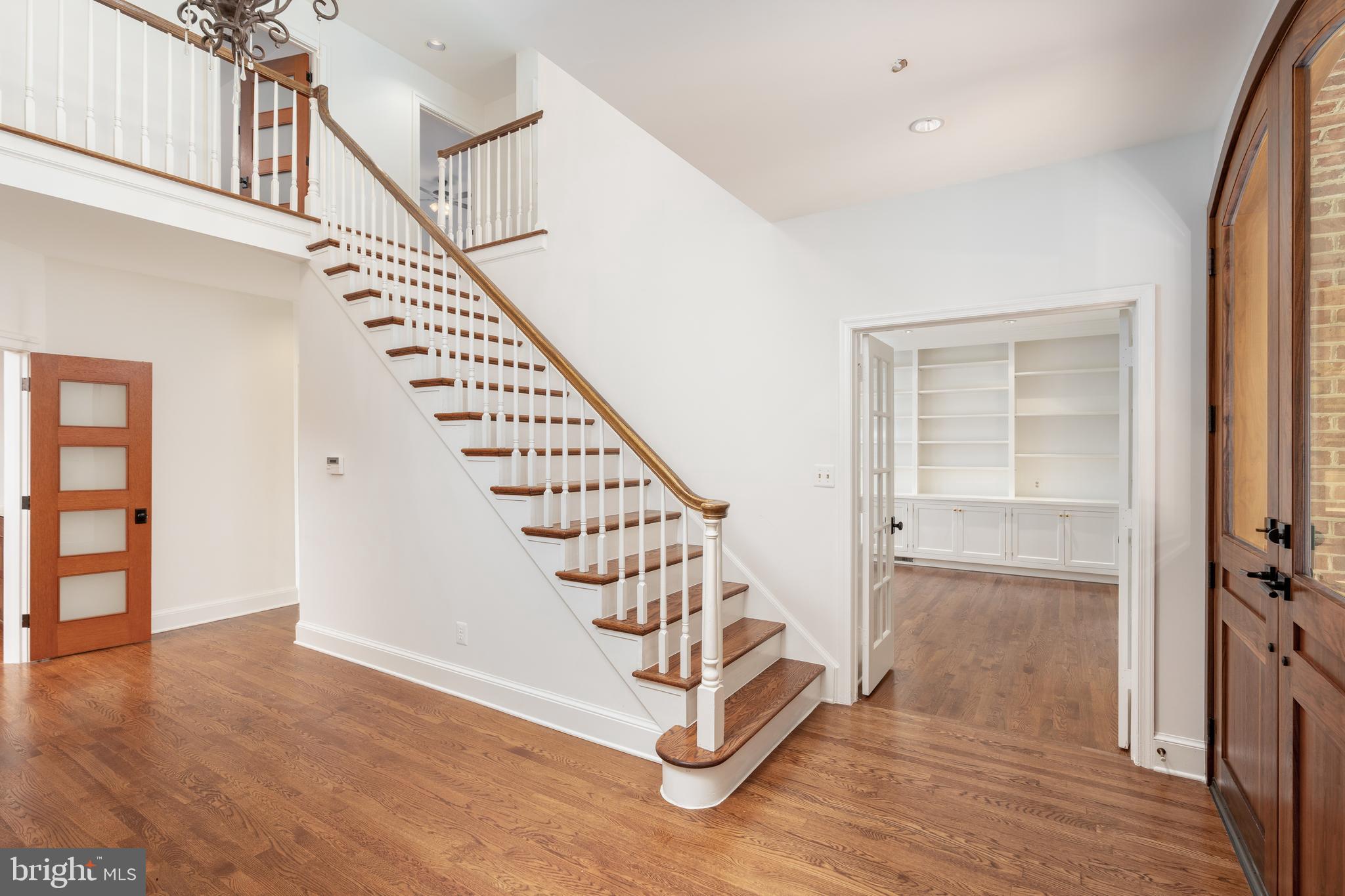 8908 HOLLY LEAF LANE